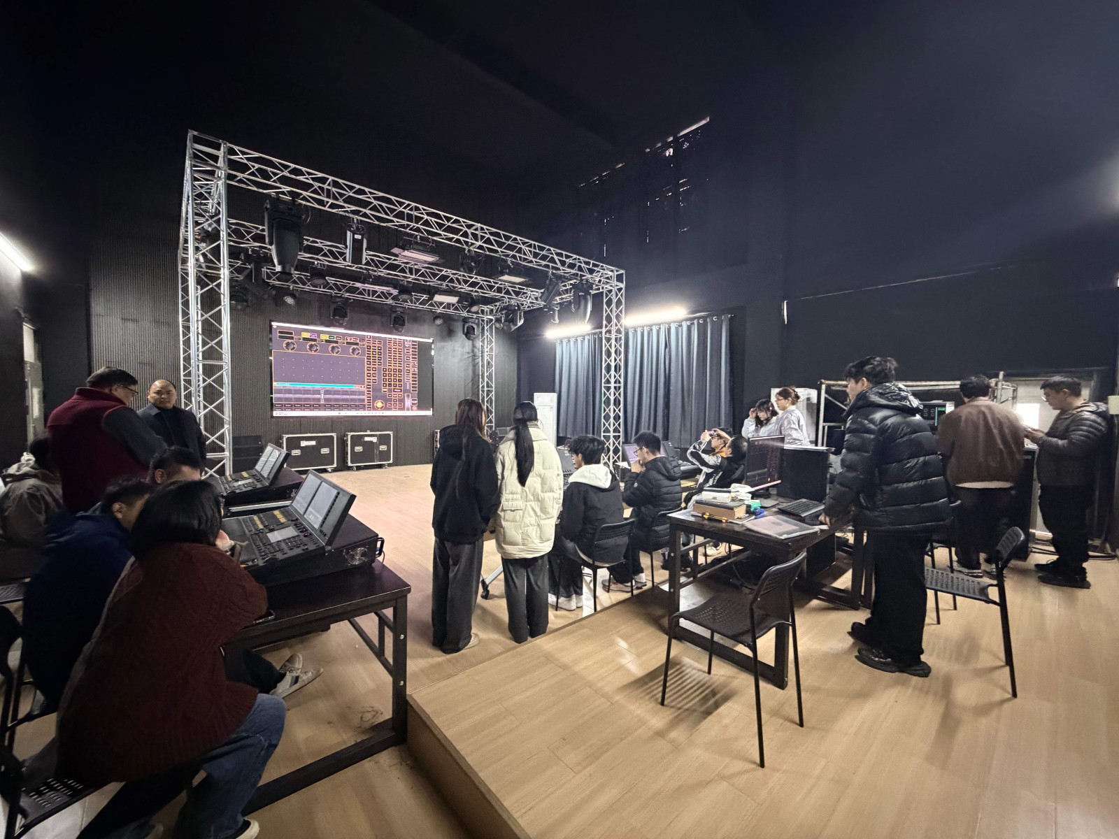 1764224198103000.jpg 1764224198103000.jpg